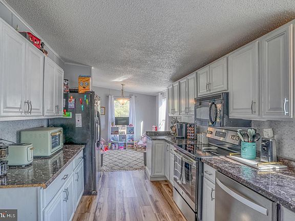 4th image of 22299 Raven Cir