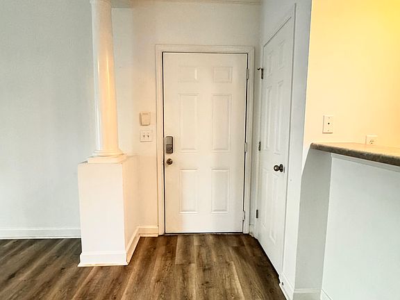 5th image of 2304 Elliott Ave APT 103