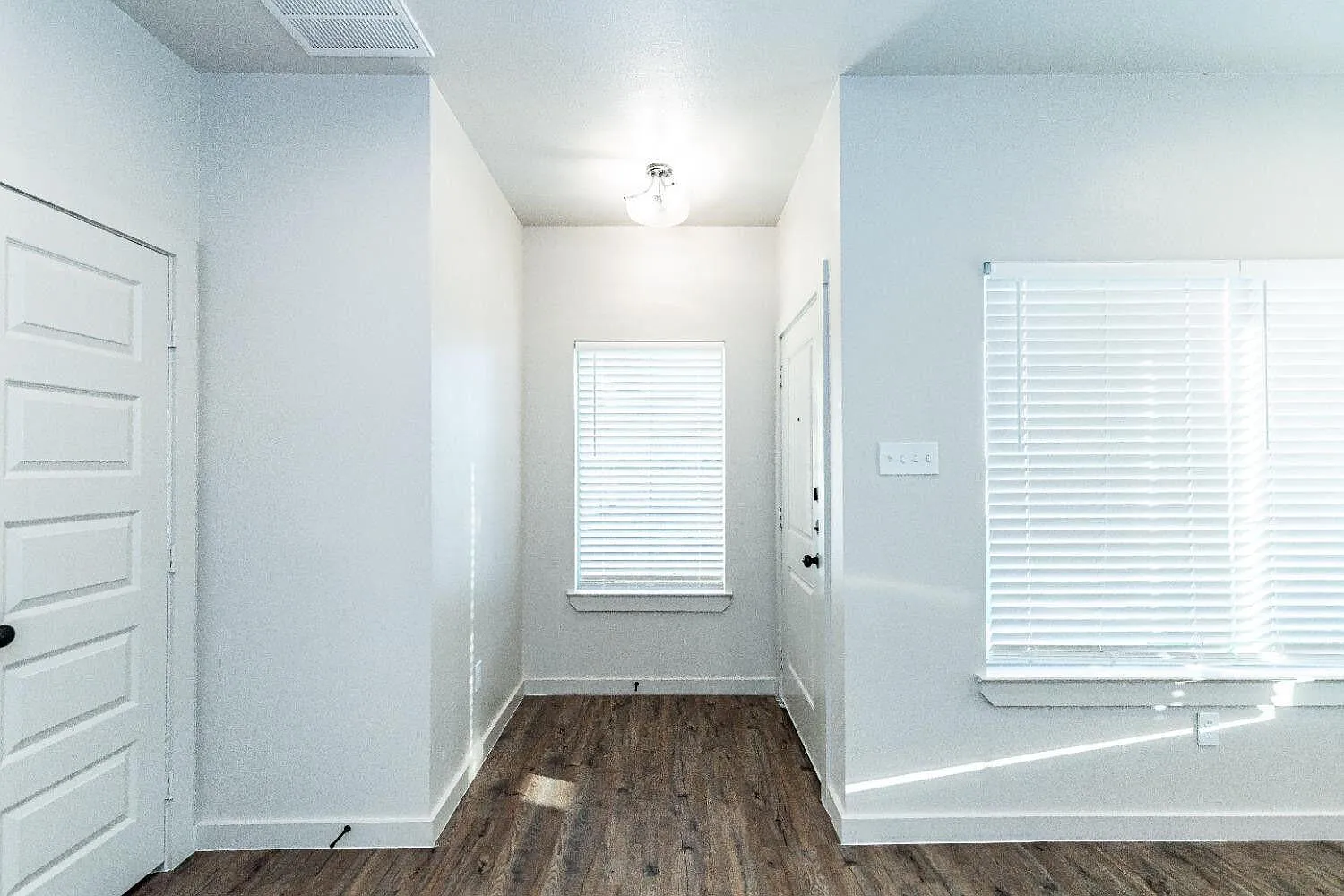 2 bed, 2.0 bath, 1214 sqft, $1,450 — Photo 2