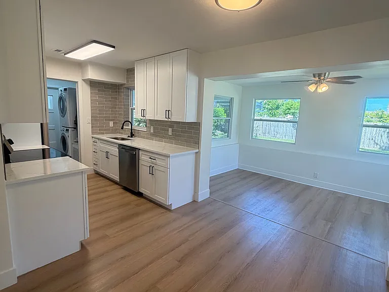 1235 Wilson St — Photo 7
