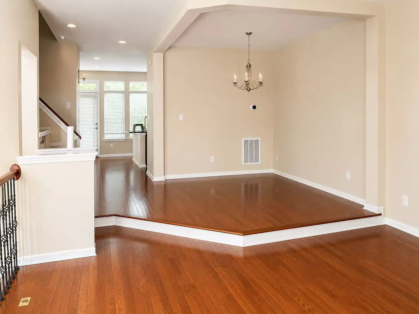3 bed, 3.5 bath, 2304 sqft, $2,490 — Photo 2
