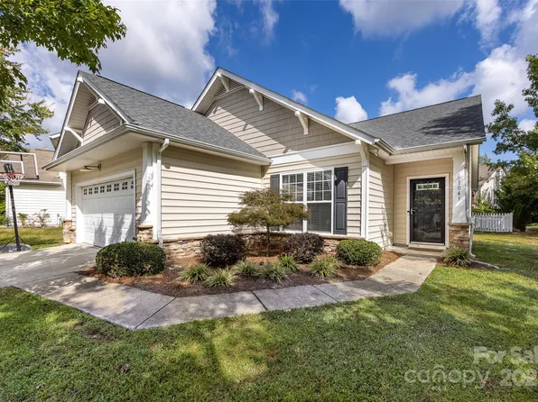 1041 Kensrowe Ln, Matthews, NC 28104