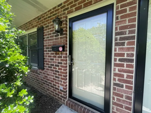 341 8th Avenue Dr NW, Hickory, NC 28601