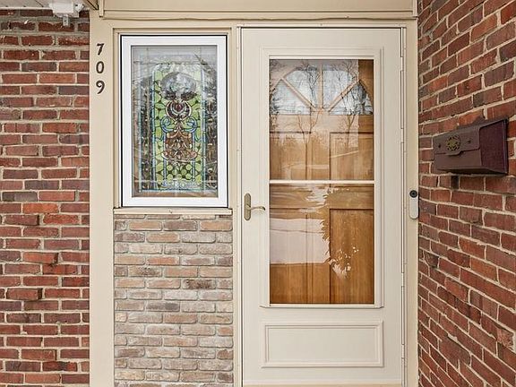 5th image of 709 Dartmouth Ave