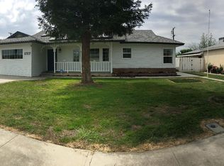1727 E Metzler Dr, Sanger, CA 93657
