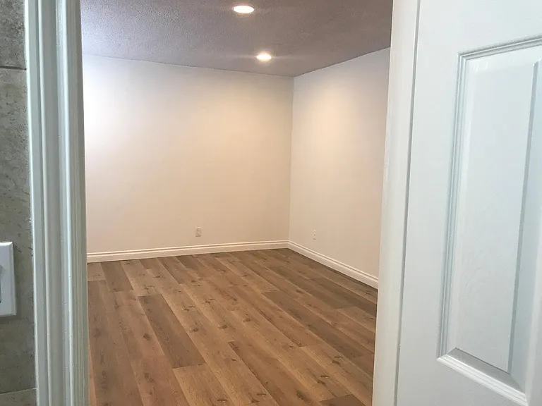11471 Oxnard St #5 — Photo 29