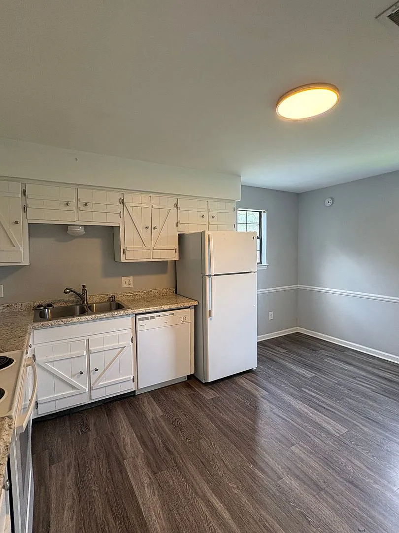 32 S Germantown Road — Photo 3