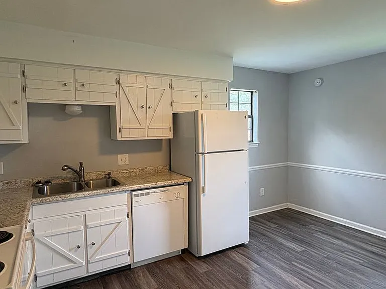 32 S Germantown Road — Photo 15