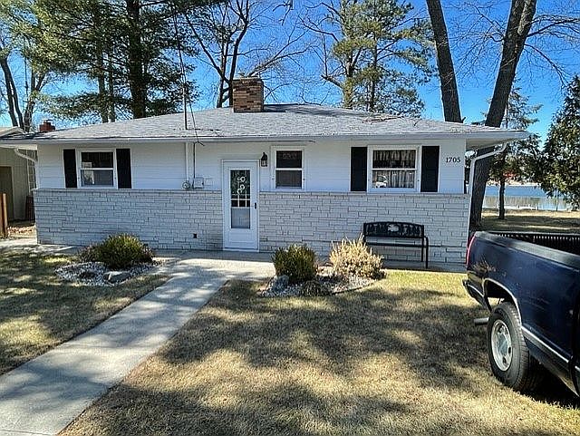 1st image of 1705 Lillian Dr