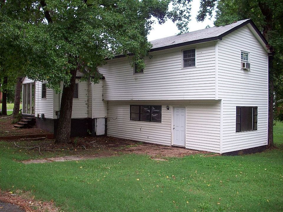 2nd image of 2928 Shady Ln