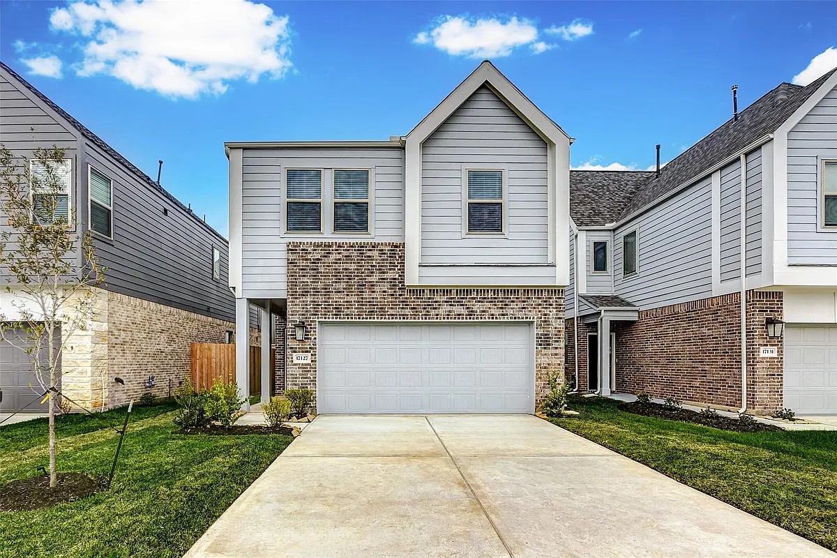 Building Photo - 17127 Walden Lake Ln