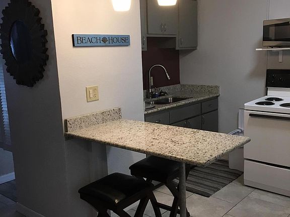 3rd image of 211 Circle Dr APT 3
