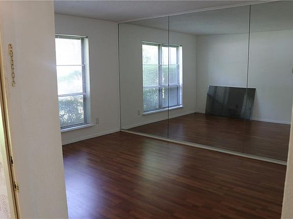 5th image of 344 Valley Park Dr