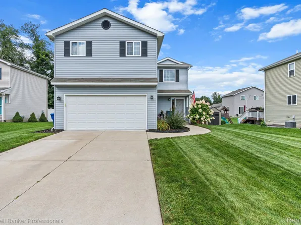6472 Misty Ct, Waterford, MI 48327