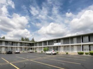 1305 18th St #15, Charleston, IL 61920