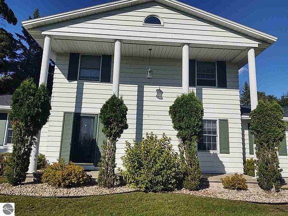 5th image of 7510 Meadow Ln