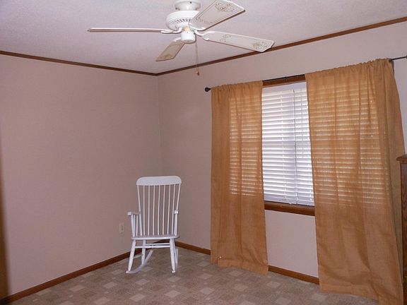 3rd image of 377 Pineridge Dr