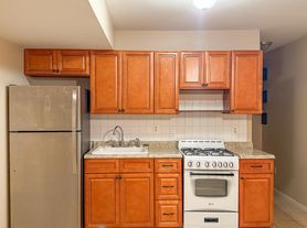71 Pond St, Staten Island, NY