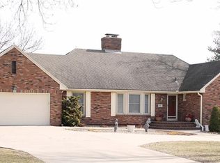 5913 Woodland Dr, Shawnee, KS 66218
