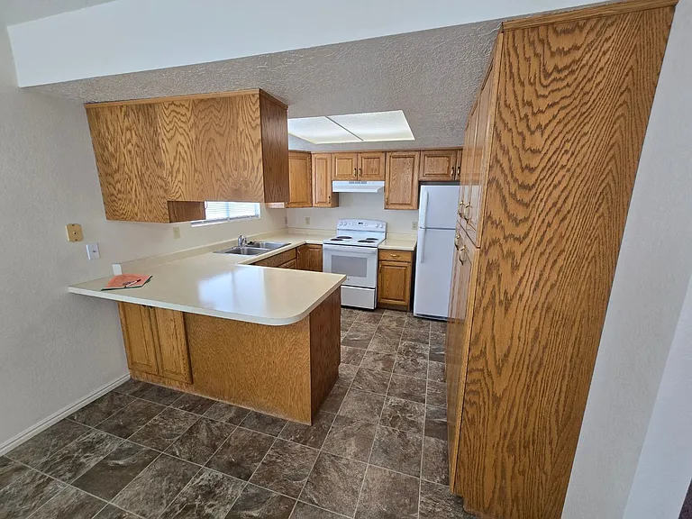 546 N 500 W #5 — Photo 3
