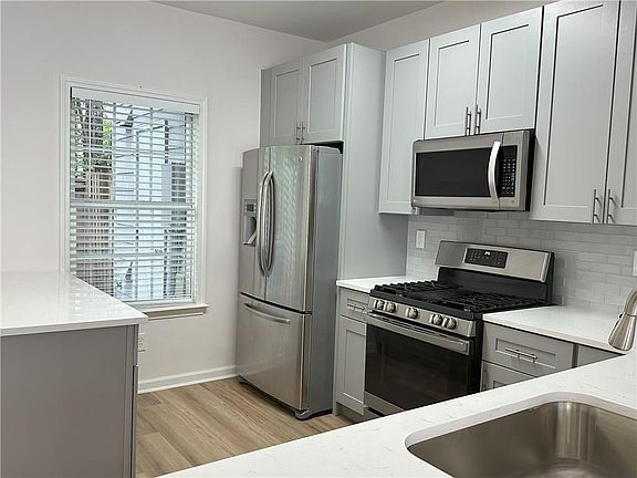 5th image of 4162 Howell Park Rd