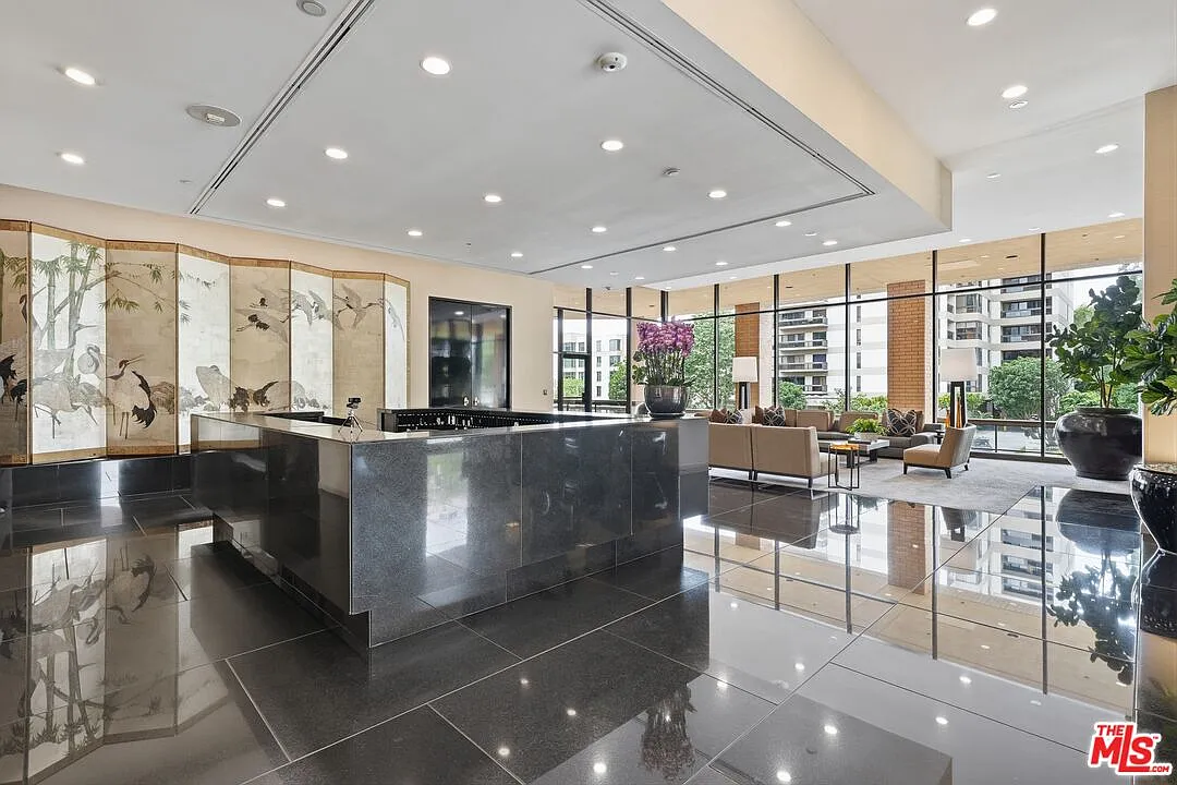 2 bed, 2.5 bath, 2213 sqft, $7,500 — Photo 3