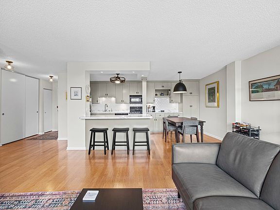 5th image of 1110 Grove St APT 4J