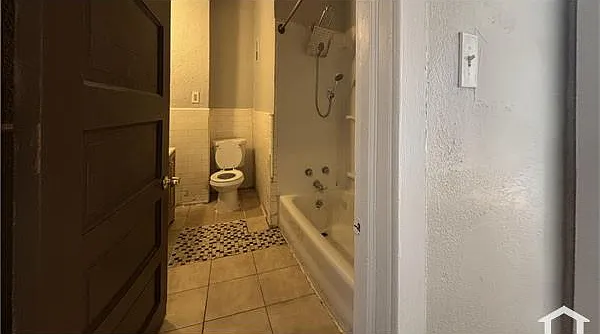 5581 Blakemore St — Photo 7