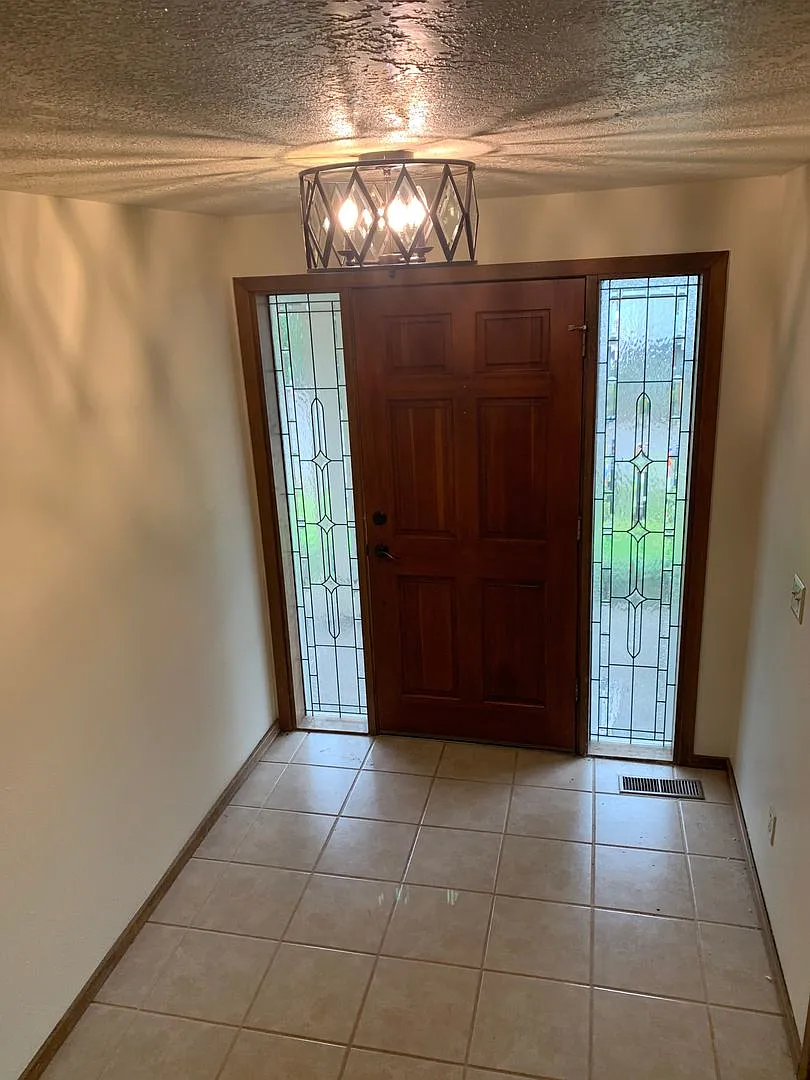 Updated Timberhill Home on Wisteria — Photo 3