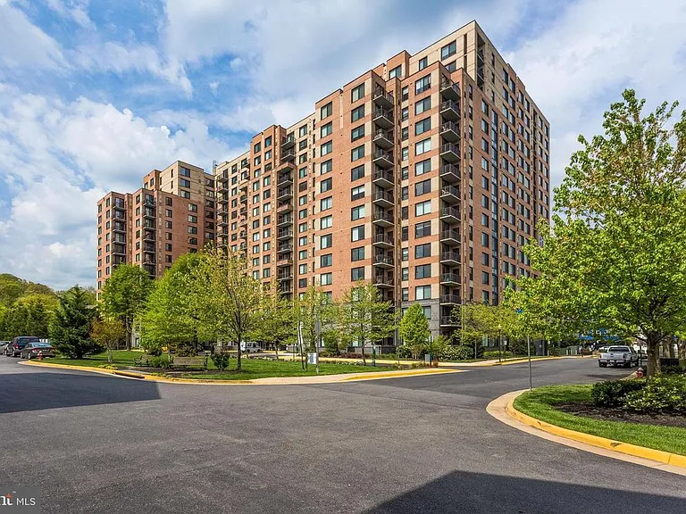 2451 Midtown Ave #16 — Photo 50