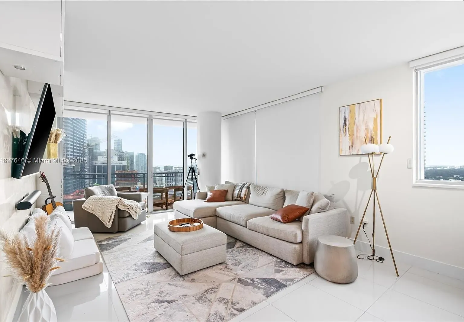 2 bed, 2.5 bath, 1340 sqft, $4,800 — Photo 4