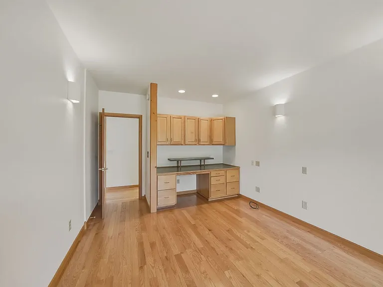 637 NW Silver Buckle Rd — Photo 40