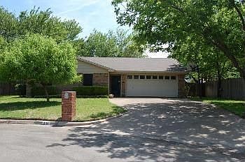 2nd image of 405 Burnell Cir