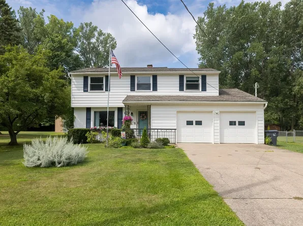 1014 Aris Dr, Erie, PA 16505