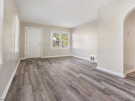 5th image of 882 E Archwood Ave