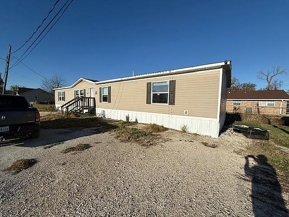 3rd image of 136 Blueberry Hill Ln