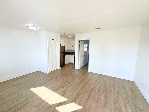 4th image of 1140 NE 25th Ave #2