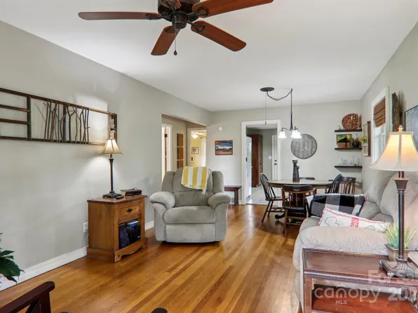 266 N Main St, Canton, NC 28716