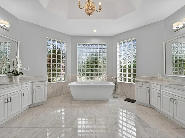 2538 Montclaire Ct — Photo 13