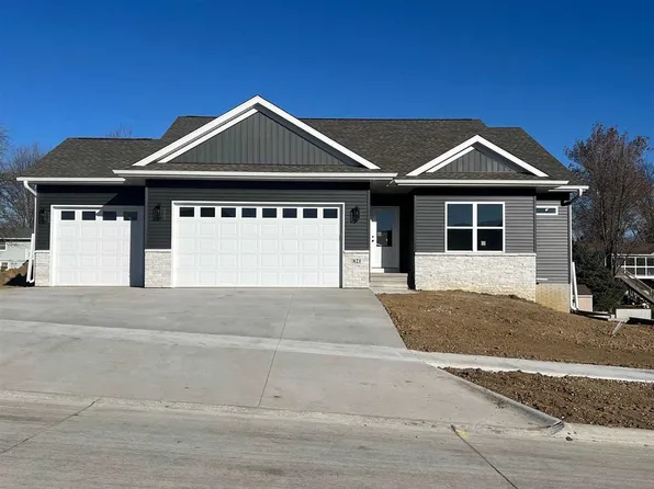 821 Prairie View Dr, West Branch, IA 52358