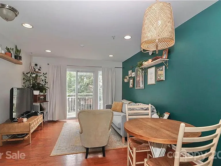 547 Donatello Ave — Photo 28