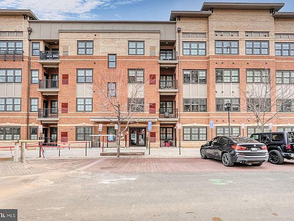 2nd image of 2905 Bleeker St #4-304