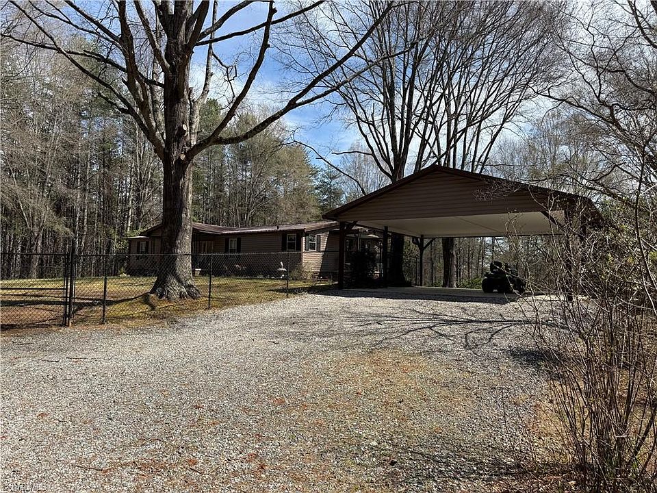 1st image of 208 Rock Haven Dr