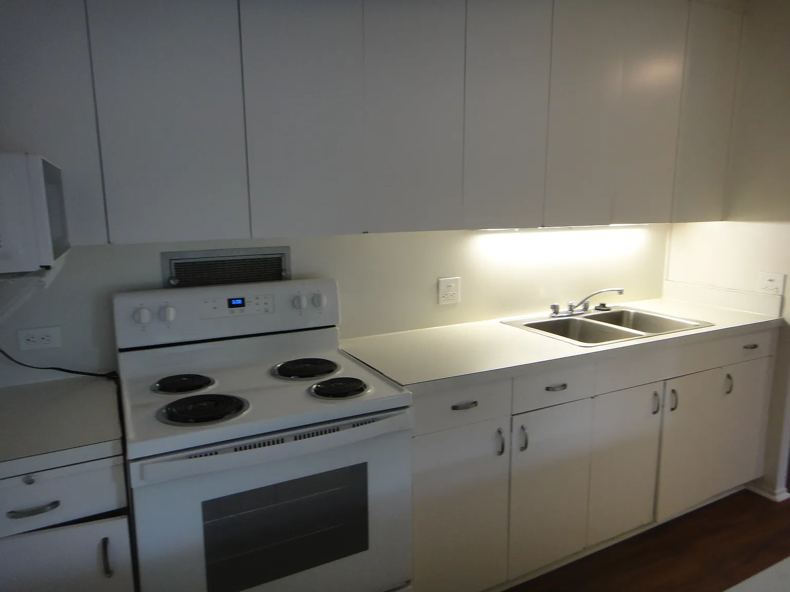 1 bed, 574 sqft, $2,150 — Photo 2