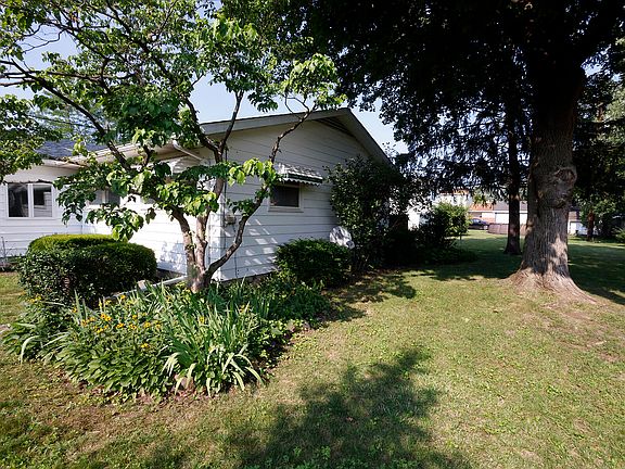 3rd image of 374 Dunham St