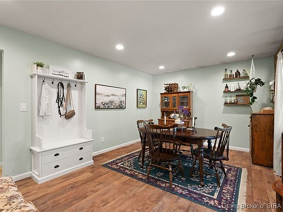 4th image of 209 Webster Boulevard