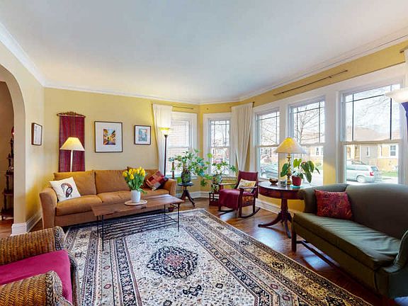 3rd image of 5439 N Ludlam Ave
