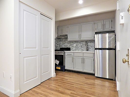 3rd image of 525 E 5th St APT 2A
