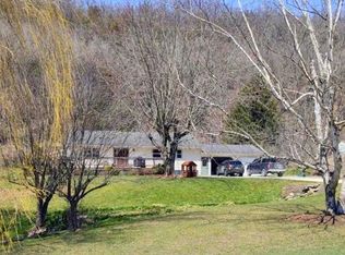 2591 Quarry Hill Rd, Decorah, IA 52101