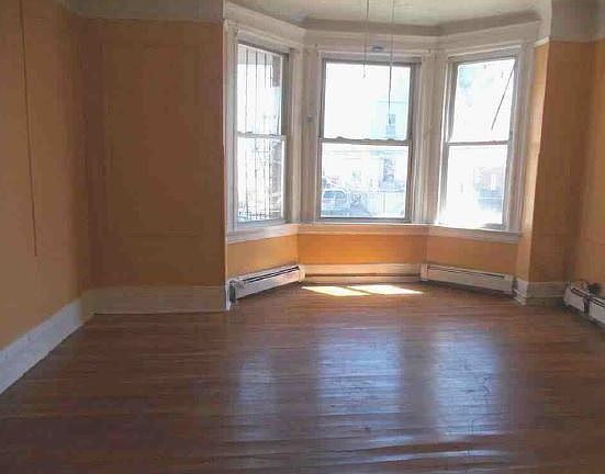 4th image of 780 Summer Ave